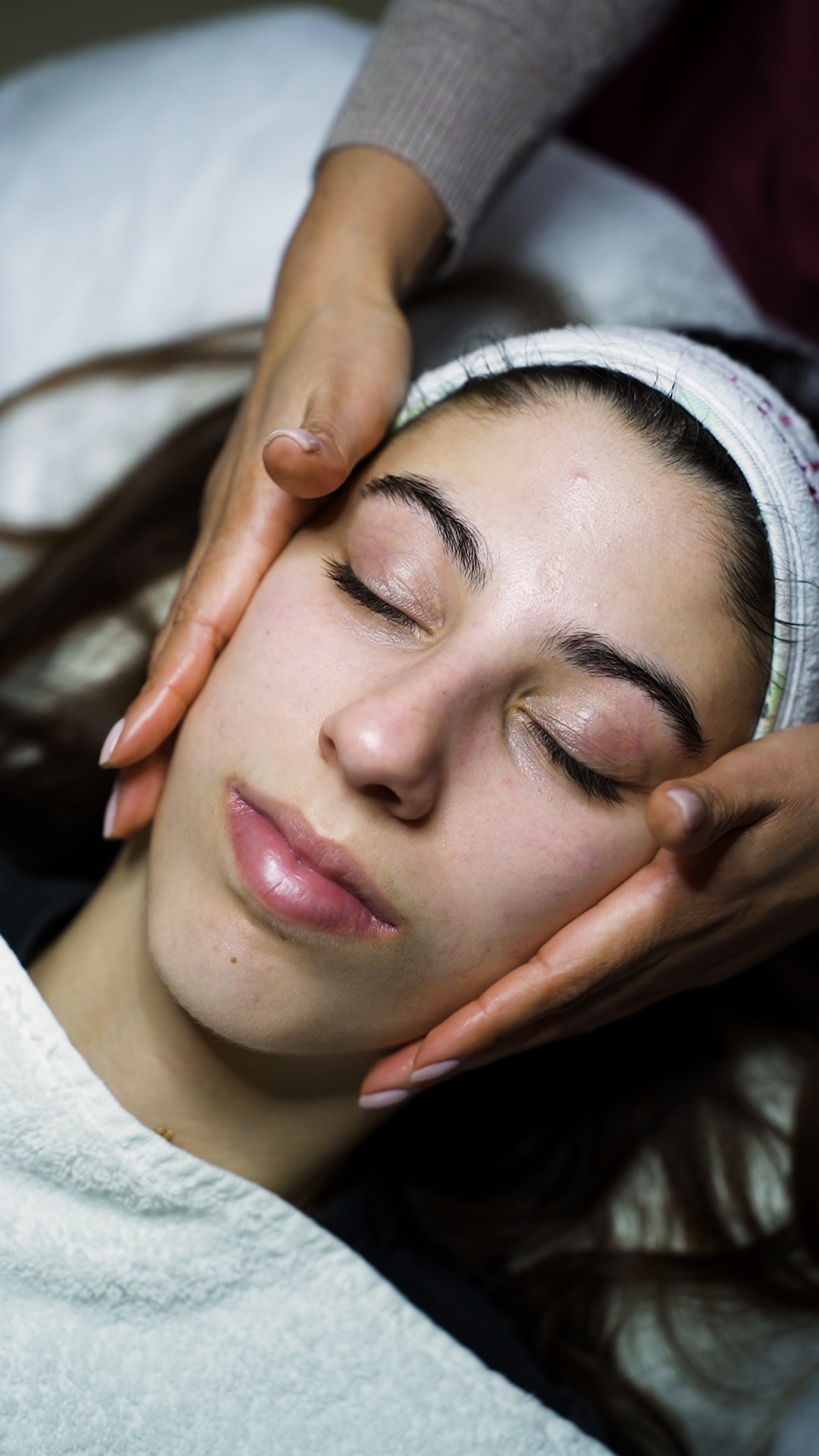 Massagem Facial: Os Benefícios Clínicos e Dermatofuncionais do Tratamento